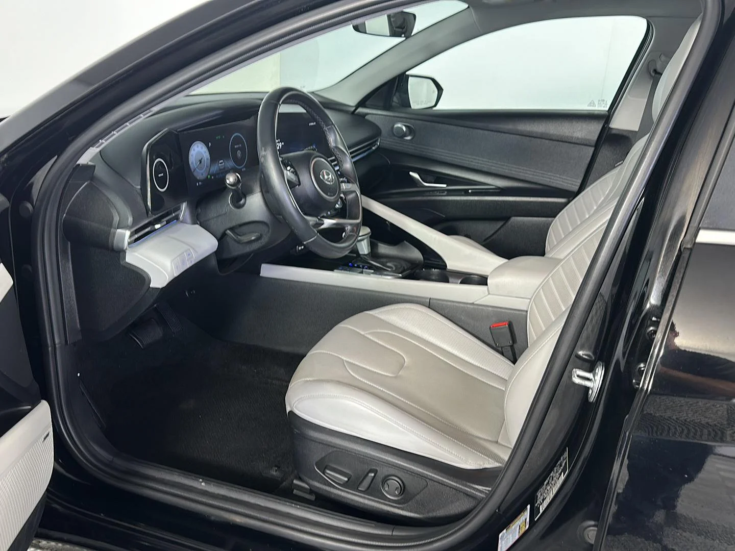 Used 2023 Onyx Black Hyundai Limited image 10
