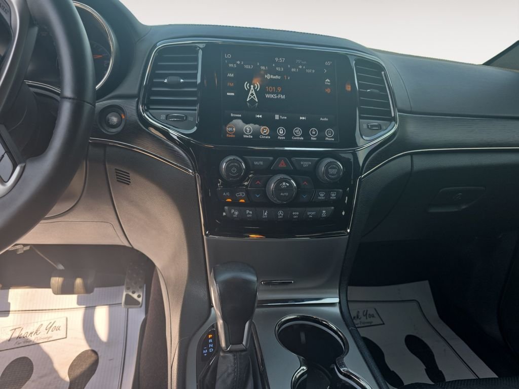 Used 2019 Silver Jeep Overland image 11