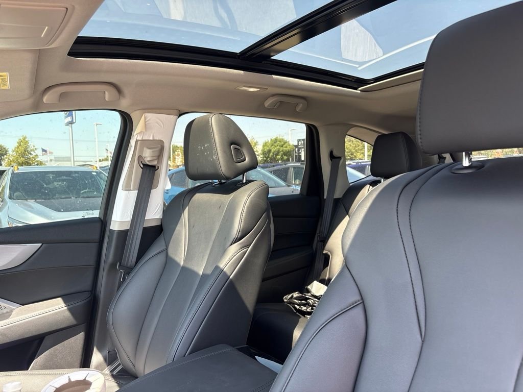 Used 2025  Acura Base image 4