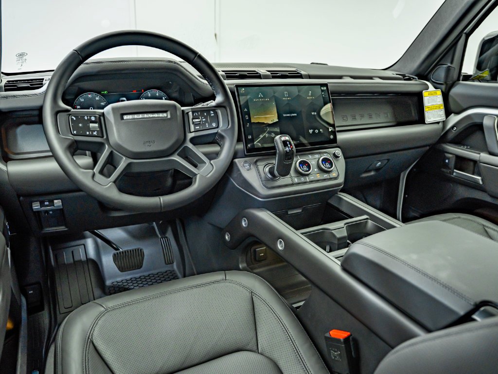 New 2026 Fuji White Land Rover X-Dynamic SE image 31