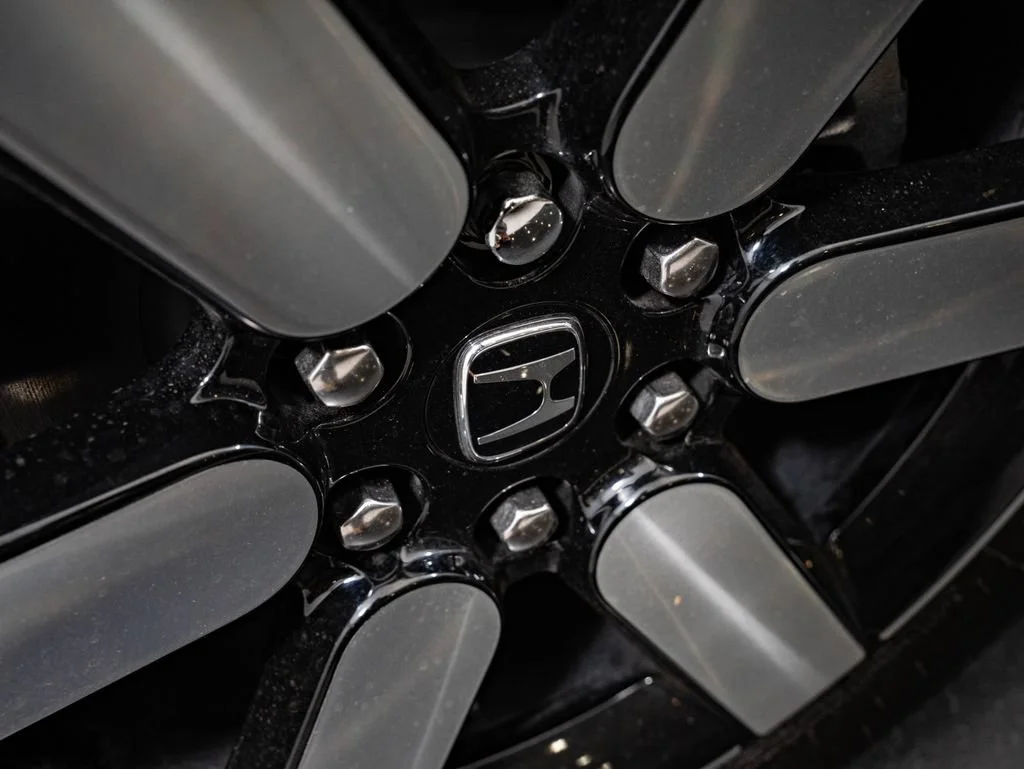 Used 2025 Snowfall Pearl Honda Touring image 8