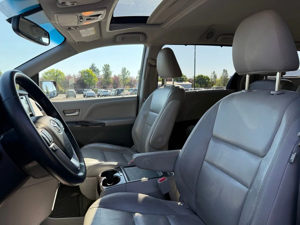 Used 2016 Salsa Red Pearl Toyota XLE image 9