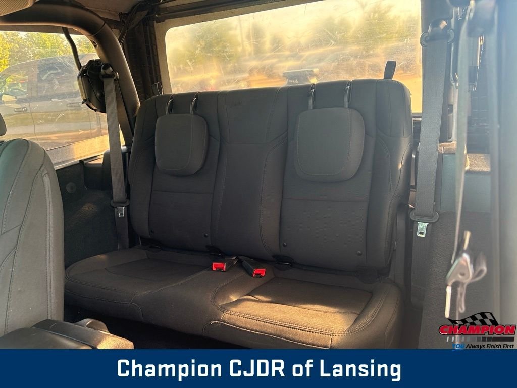 Used 2019 Silver Jeep Sport S image 14