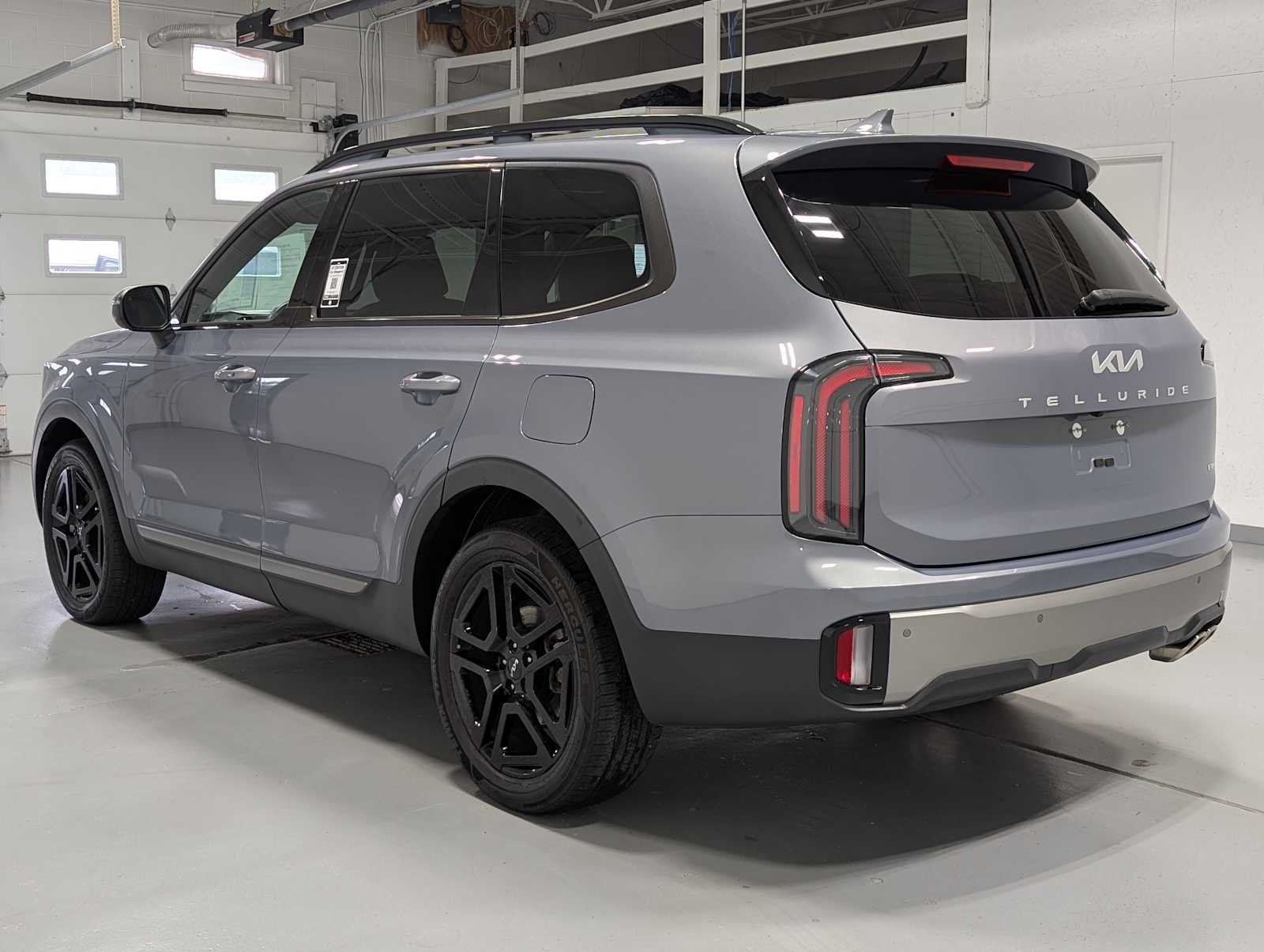 Used 2023 Everlasting Silver Kia EX X-Line image 10