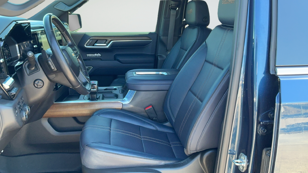 Used 2022 Blue Chevrolet High Country image 17