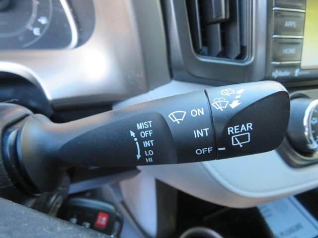 Used 2015  Toyota LE image 29