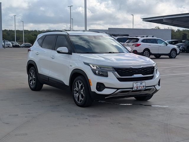 Used 2022 White Kia EX image 7