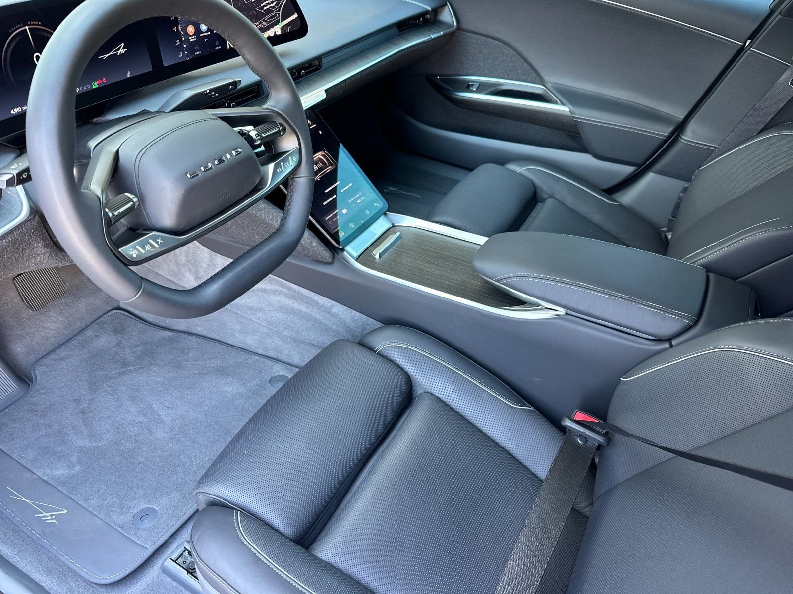 Used 2025  Lucid Touring image 9