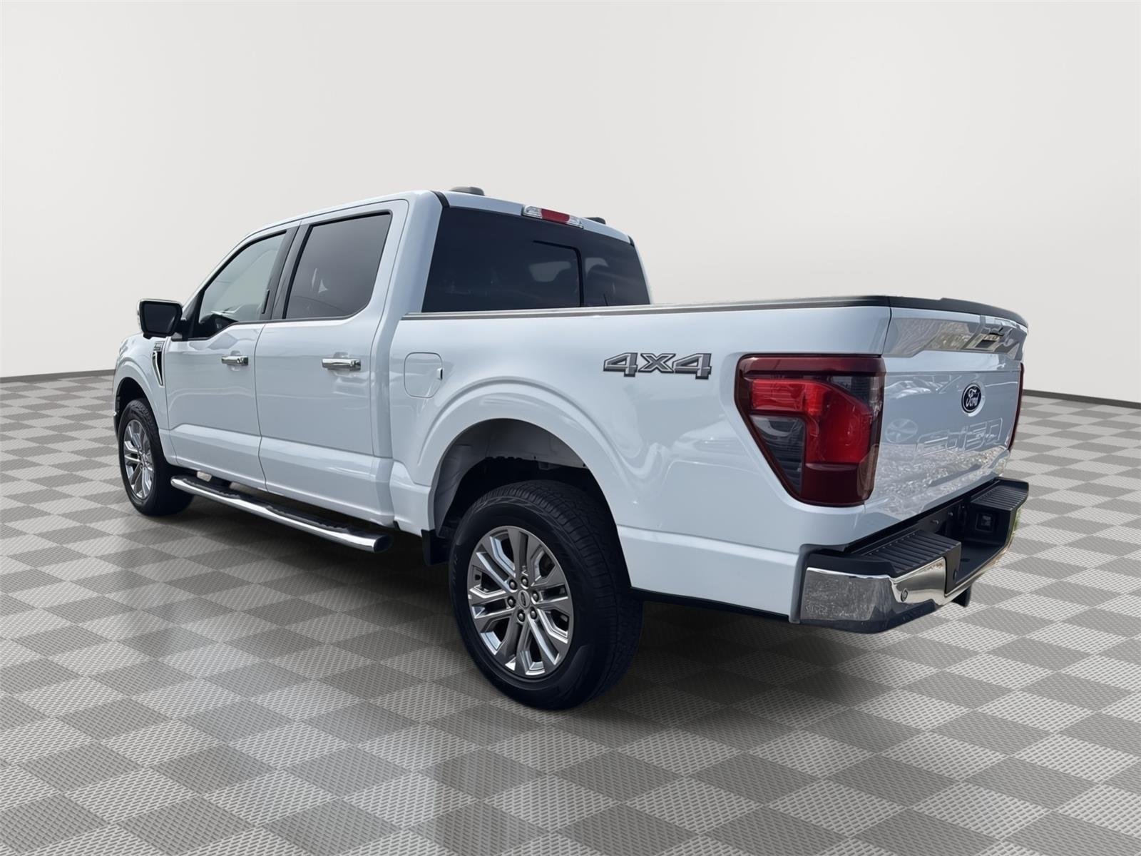 Used 2024 Oxford White Ford XLT image 12