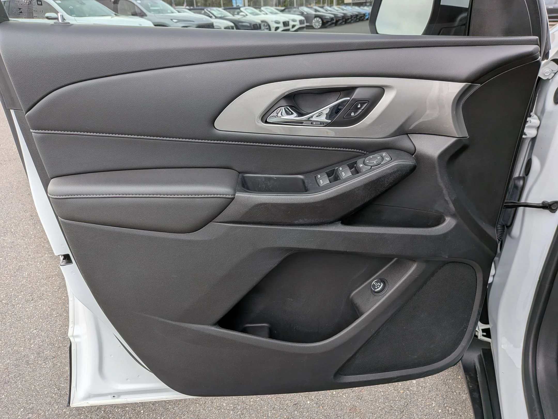 Used 2023 Summit White Chevrolet LT Cloth image 21