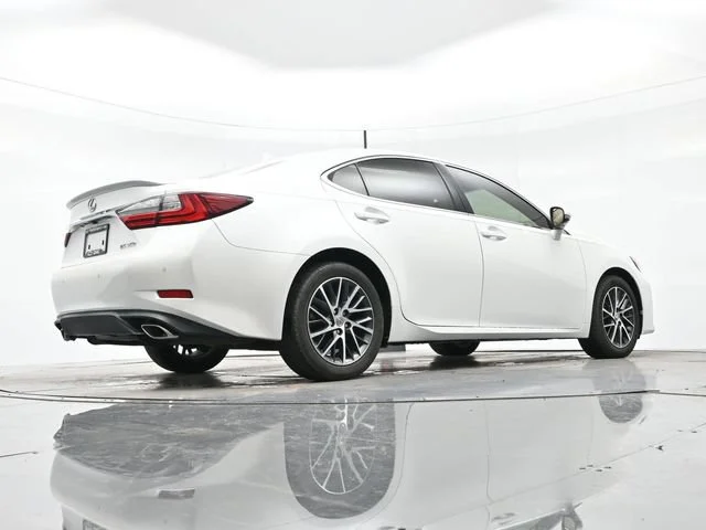 Used 2016 Eminent White Pea Lexus 4DR SDN image 15