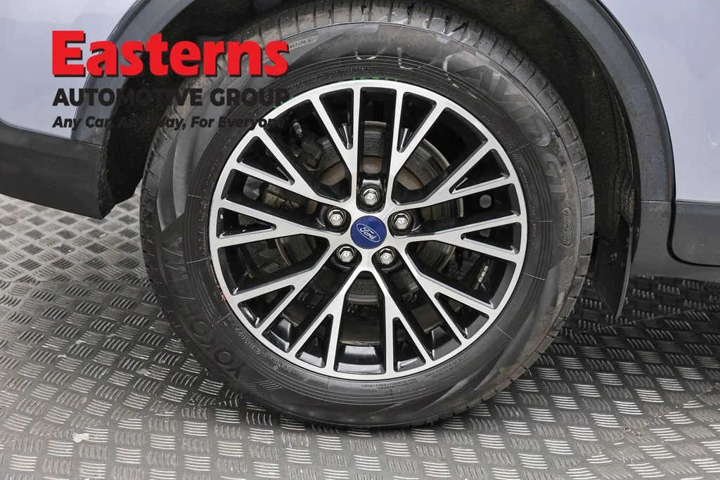 Used 2022 Blue Ford SE image 31