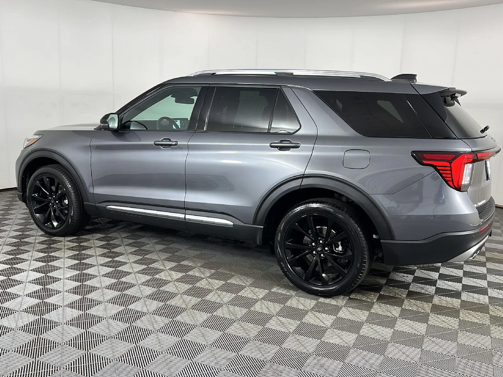 Used 2025 Carbonized Gray Ford Platinum image 27