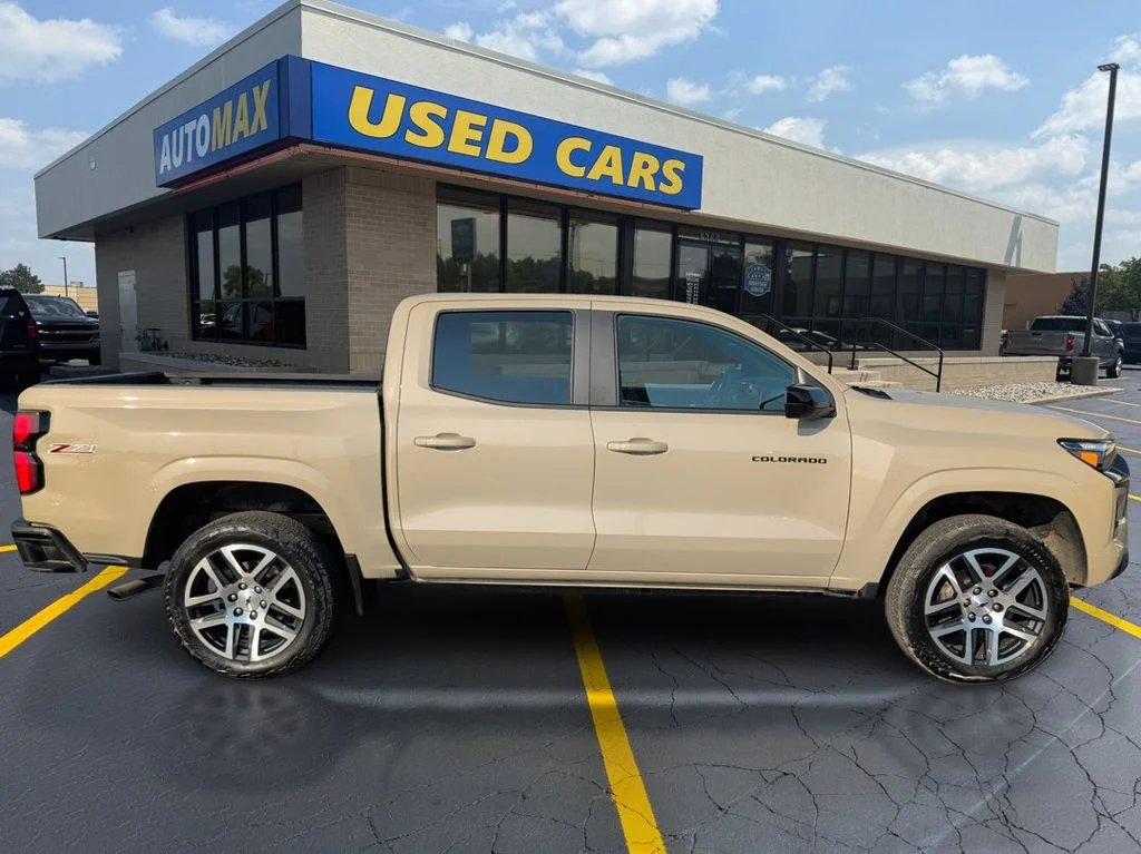Used 2023 Sand Dune Metallic Chevrolet Z71 image 2