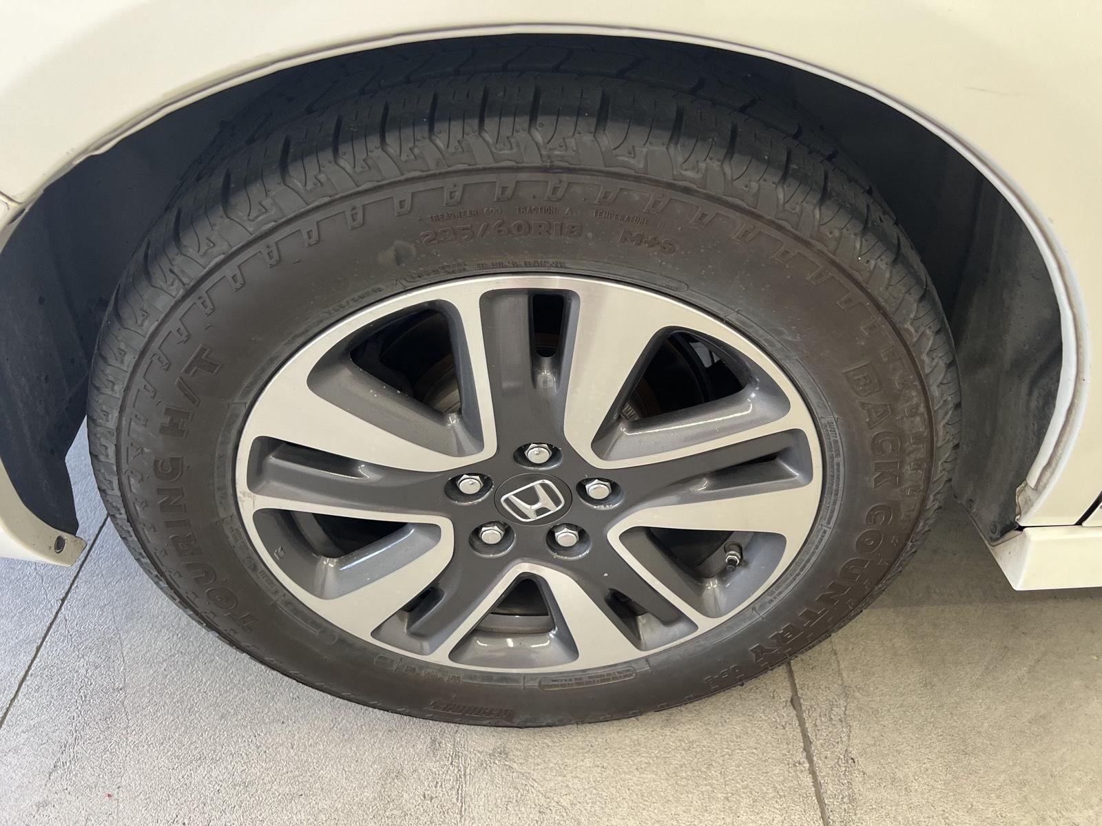 Used 2017 White Diamond Pearl Honda Touring image 9