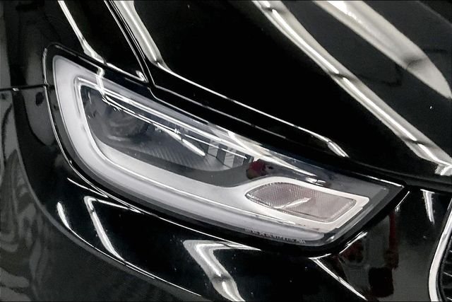 Used 2024 Diamond Black Crystal Pearlcoat Chrysler Touring L image 33