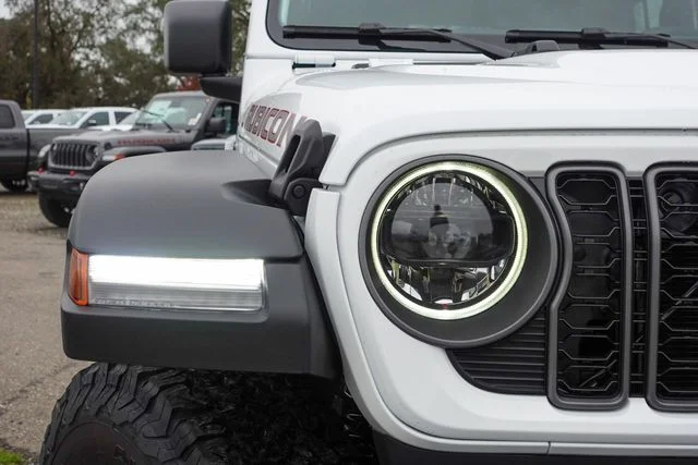 New 2026 Bright White Clear-Coat Exterior Paint Jeep Rubicon image 5