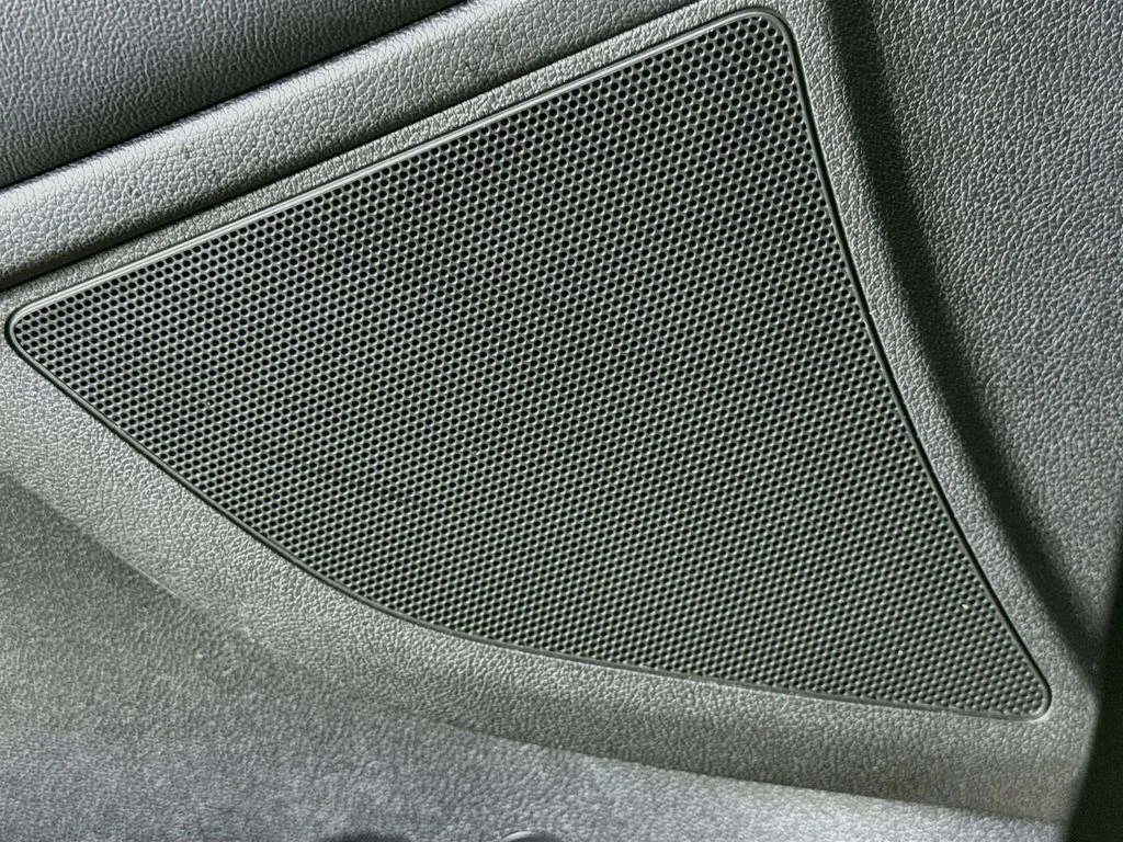 Used 2019 Black Kia L image 22