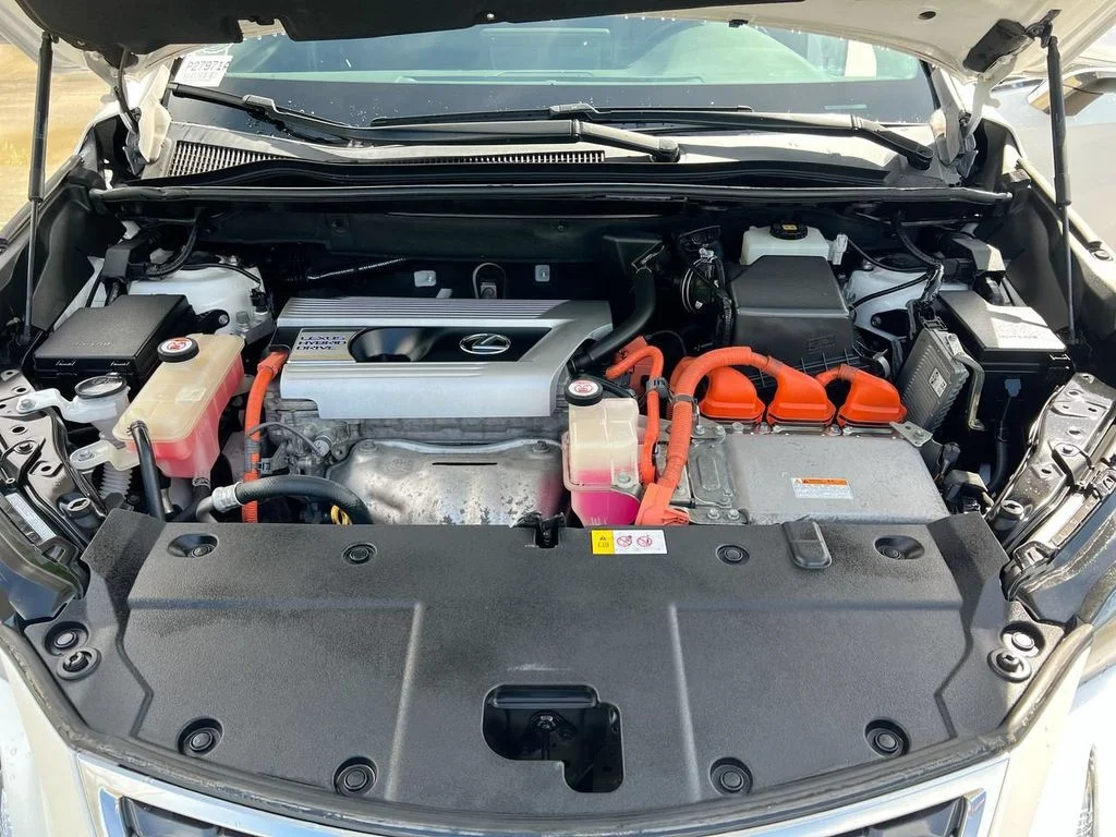 Used 2018 Eminent White Pearl Lexus 300h image 10