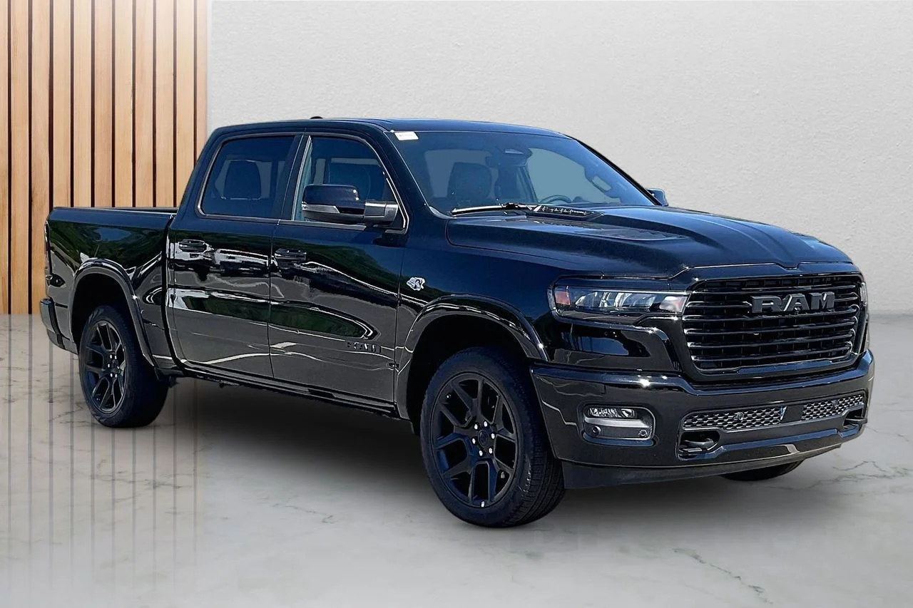 New 2026 Diamond Black Crystal Pearl-Coat Exterior Paint RAM Laramie image 2