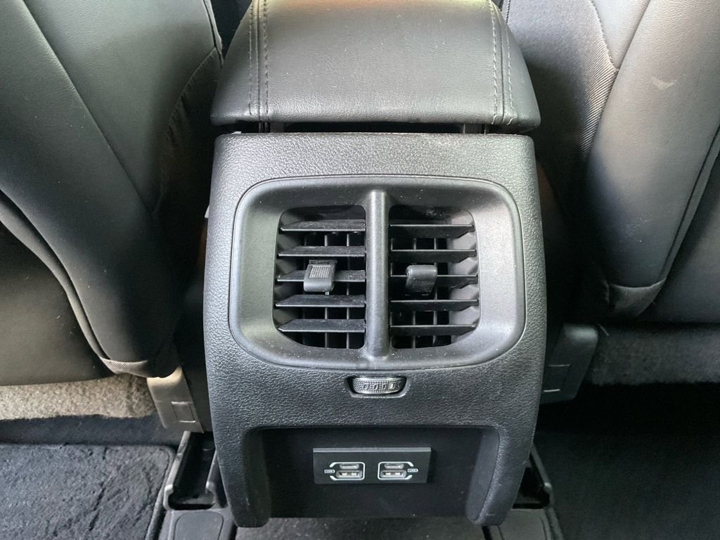 Used 2021 White Jeep Latitude Plus image 23