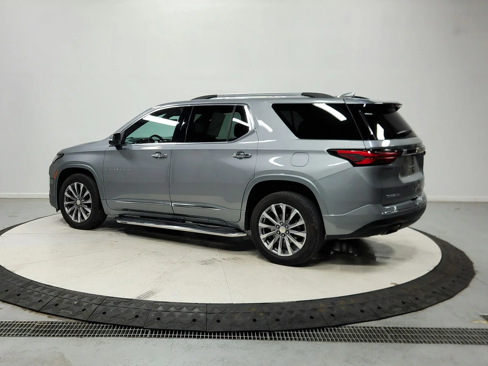Used 2023 Gray Chevrolet Premier image 6