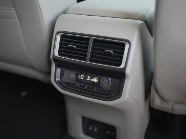 2026 Volkswagen Atlas SE w/Tech - Photo 29