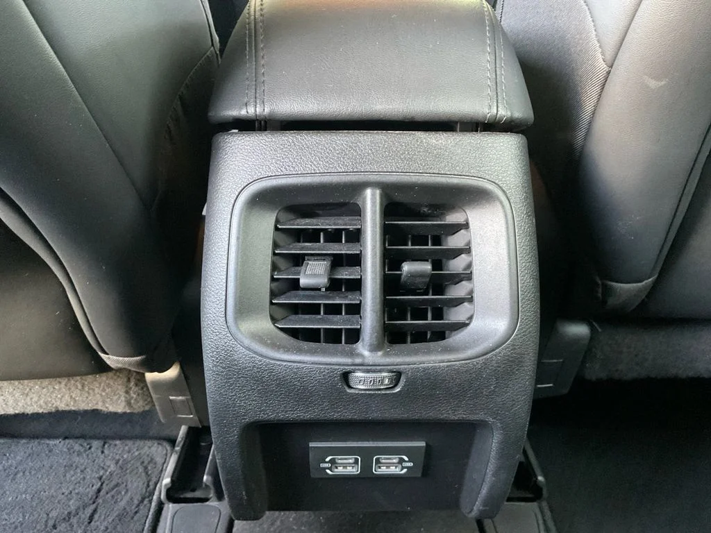 Used 2021 White Jeep Latitude Plus image 23