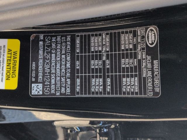 Used 2021  Land Rover R-Dynamic SE image 32