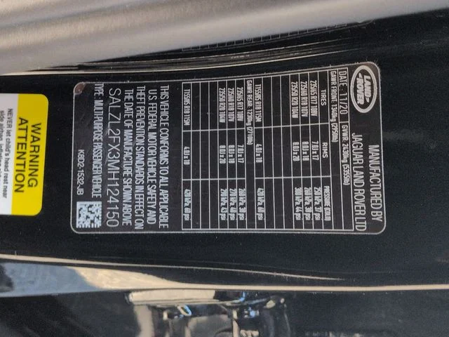 Used 2021  Land Rover R-Dynamic SE image 32