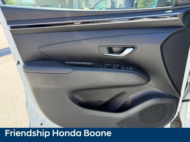 Used 2022 White Hyundai SEL image 13