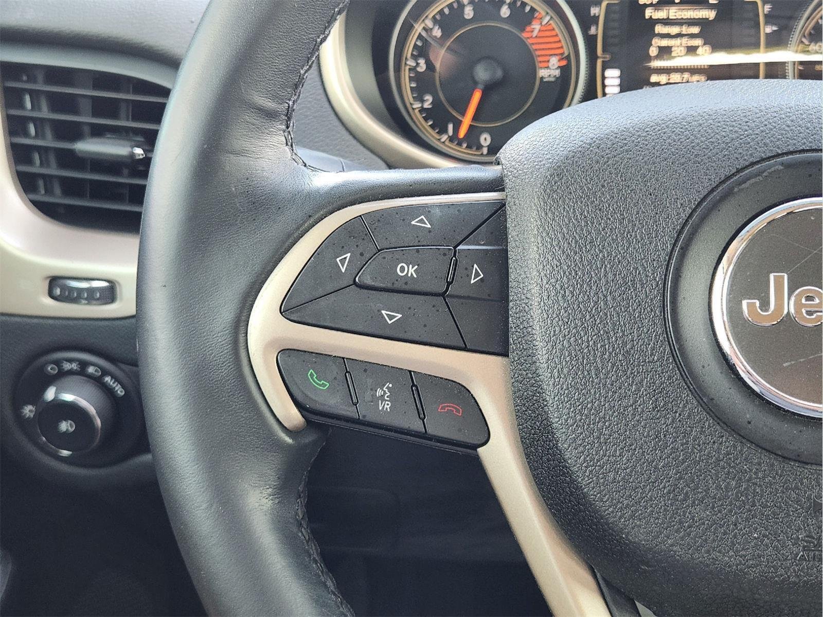 Used 2016 True Blue Pearlcoat Jeep Latitude image 28