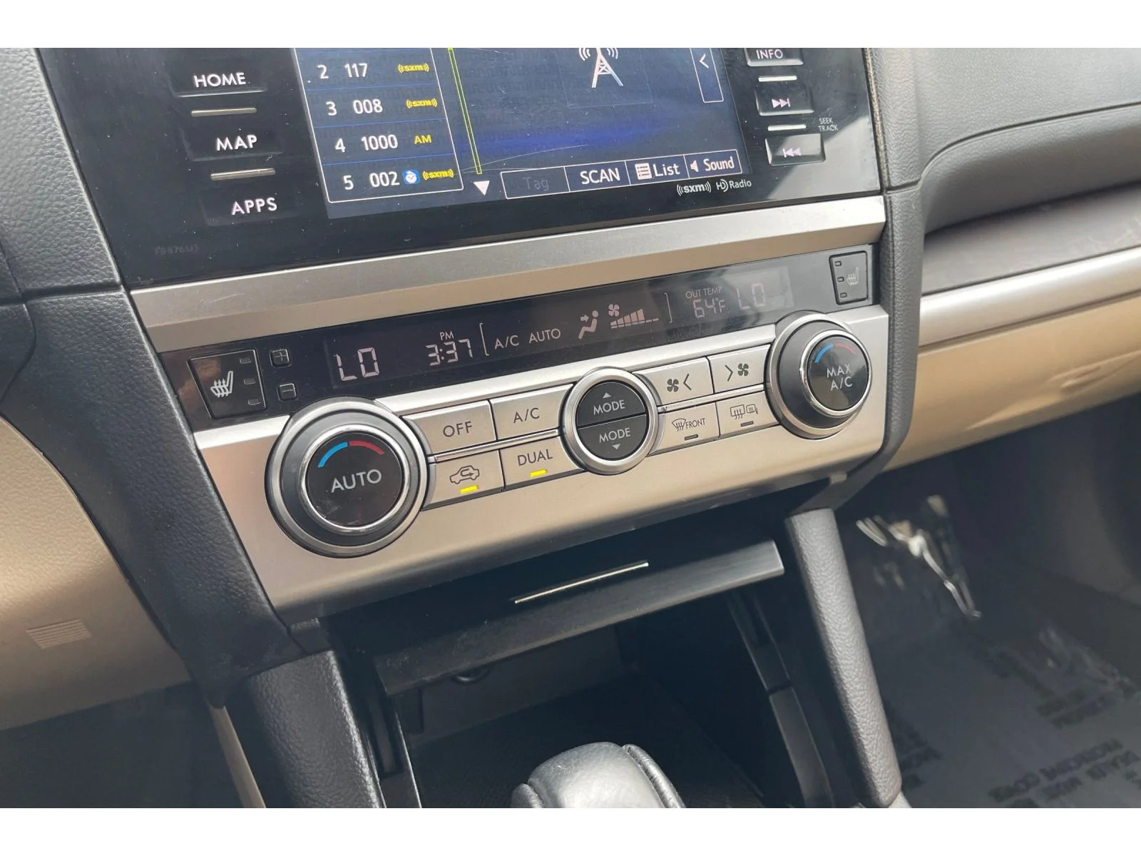 Used 2017 CRYSTAL WHITE PEA Subaru Limited image 28