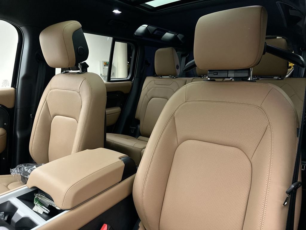 New 2026 Santorini Black Land Rover S image 10