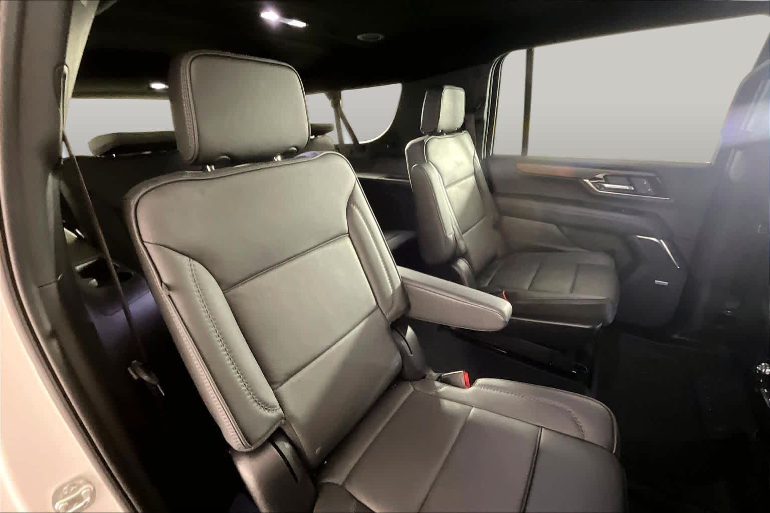 Used 2025 White Frost Tricoat GMC Denali image 20