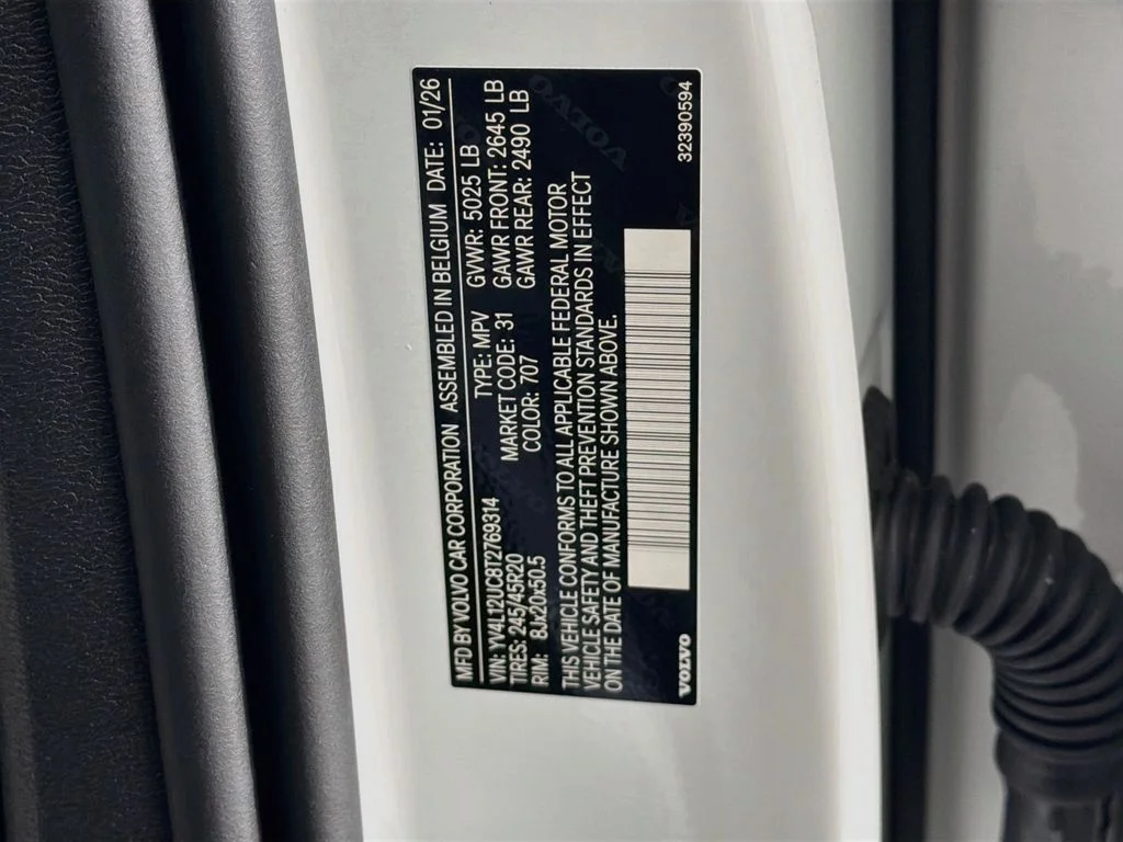 New 2026 White Volvo B5 Plus image 33