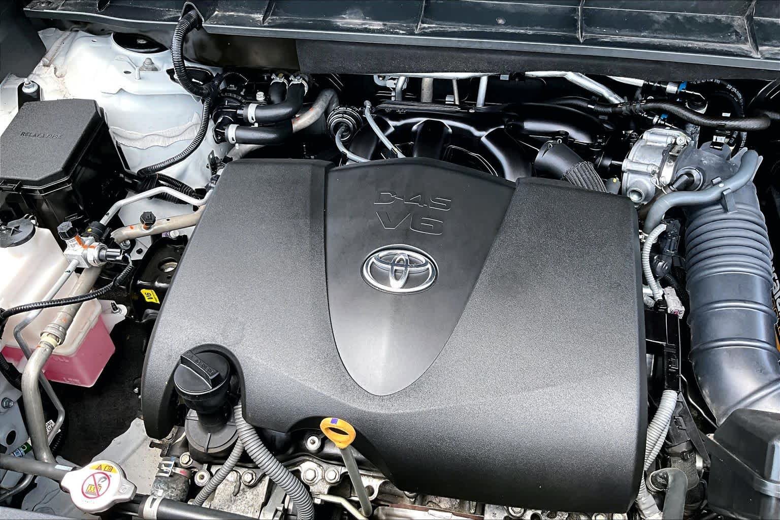 Used 2021 Blizzard Pearl Toyota Platinum image 33