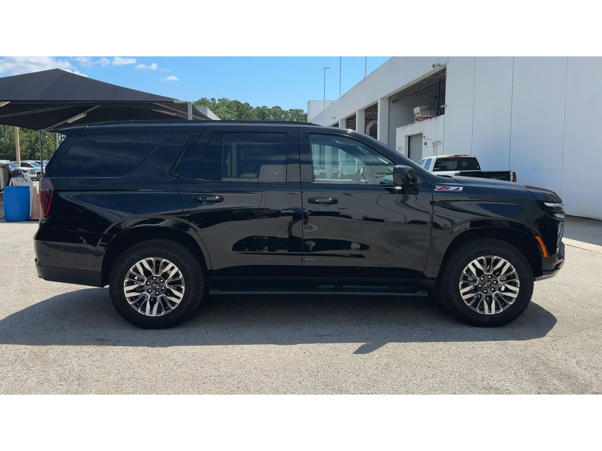2025 Chevrolet Tahoe Z71 - Photo 9