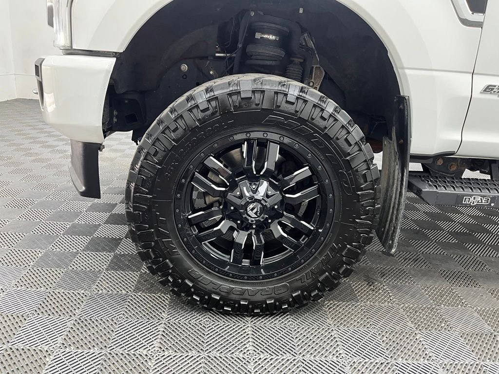 Used 2022 White Metallic Ford Platinum Lifted Truck image 13