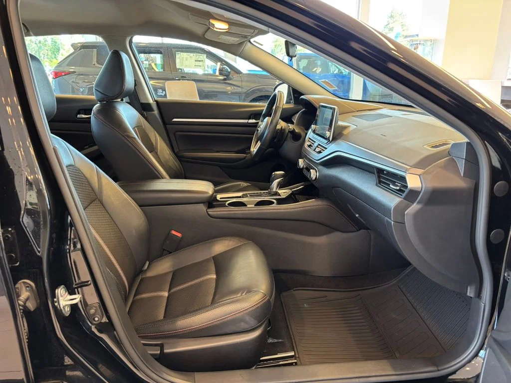 Used 2024 Black Nissan 2.5 SR image 23