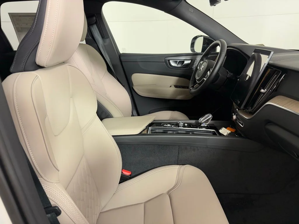 2026 Volvo XC60 Plus - Photo 13