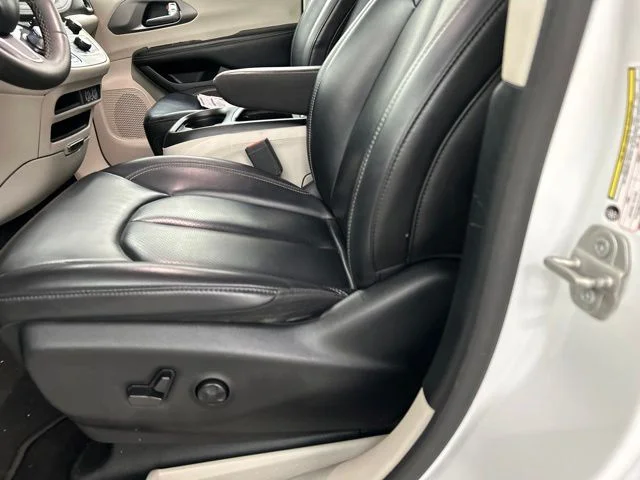 Used 2023 White Chrysler Touring L image 6