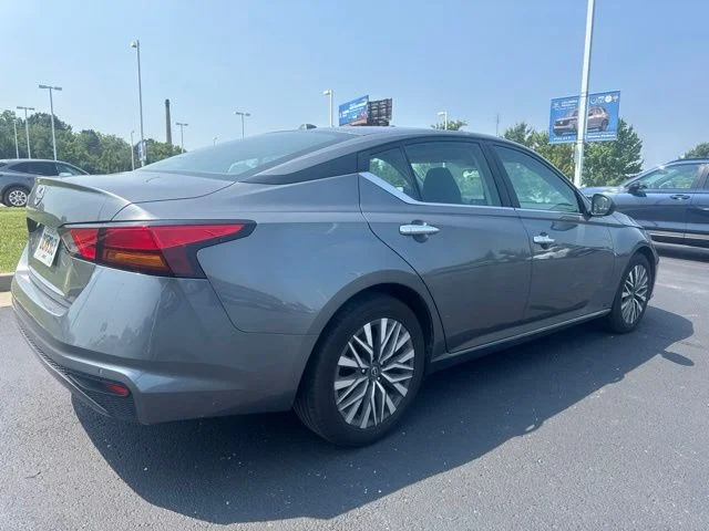 Used 2025 Gray Nissan 2.5 SV image 7