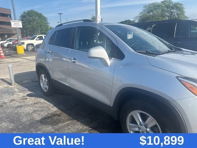 Used 2018 SILVER ICE METALLIC Chevrolet LT image 4