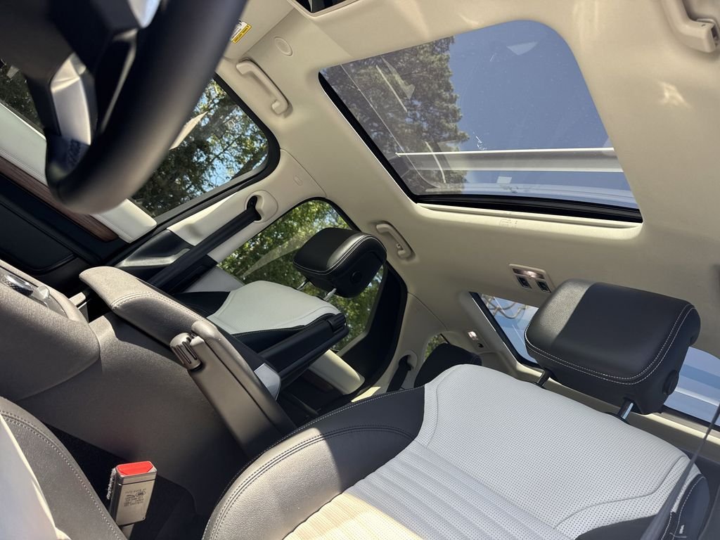 Used 2025 White Land Rover S image 34
