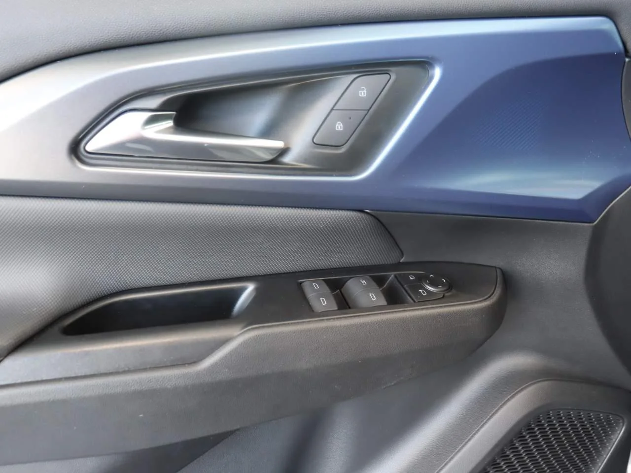 2024 Chevrolet Equinox EV LT - Photo 14