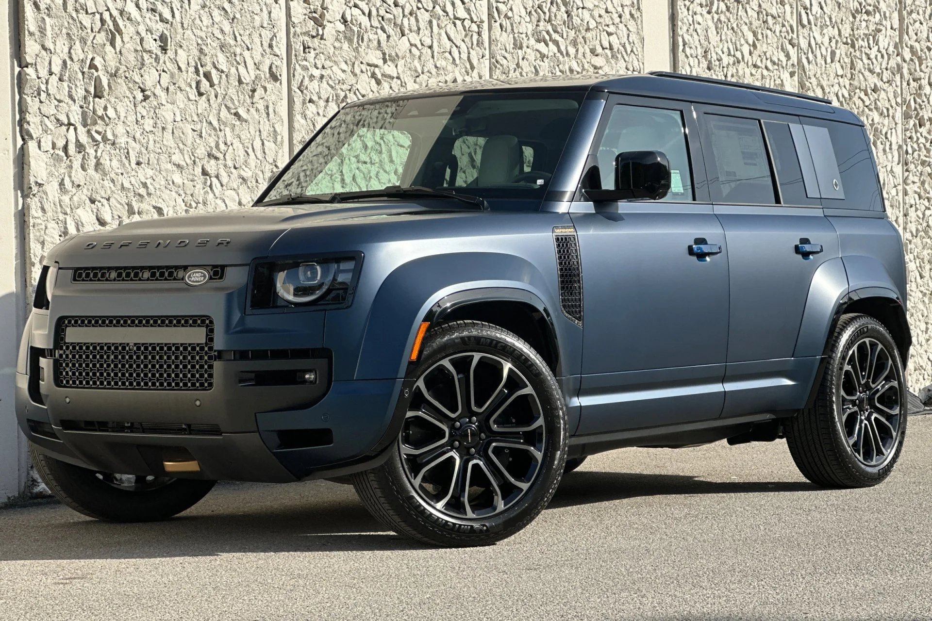 2026 Land Rover Defender 110 OCTA P635's photo