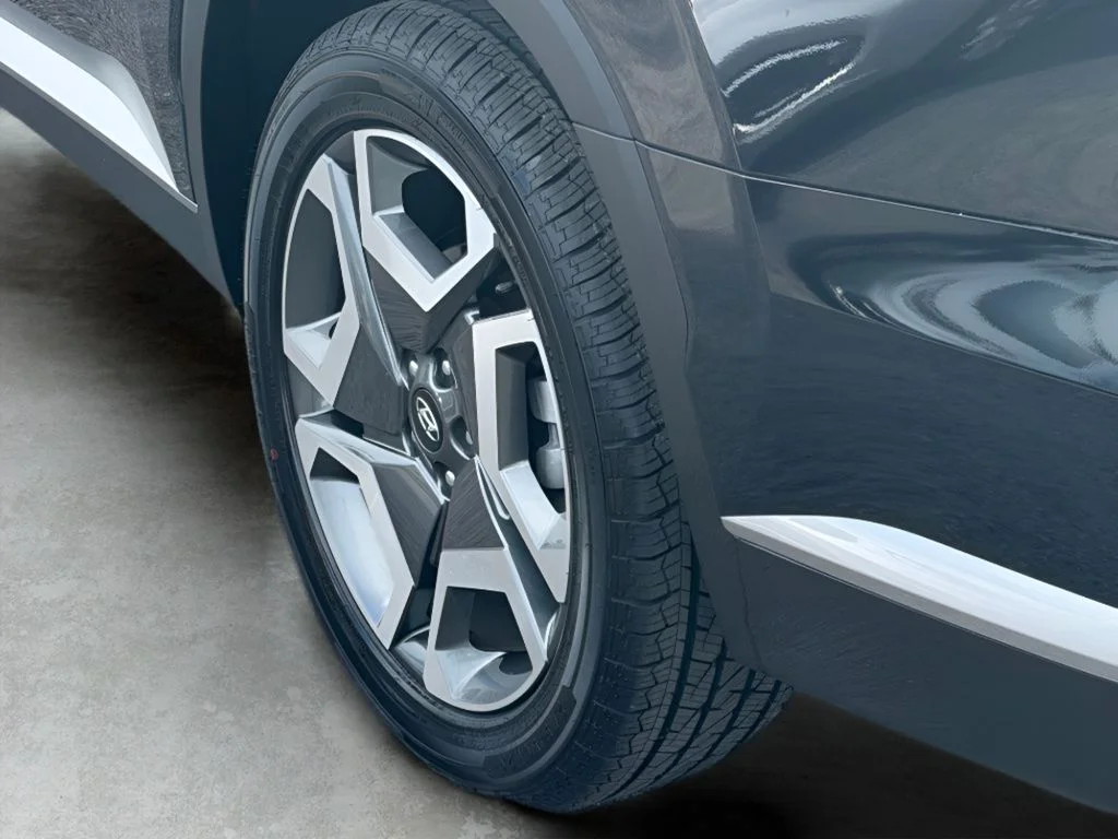 Used 2024 Moonlight Cloud Hyundai SEL image 11