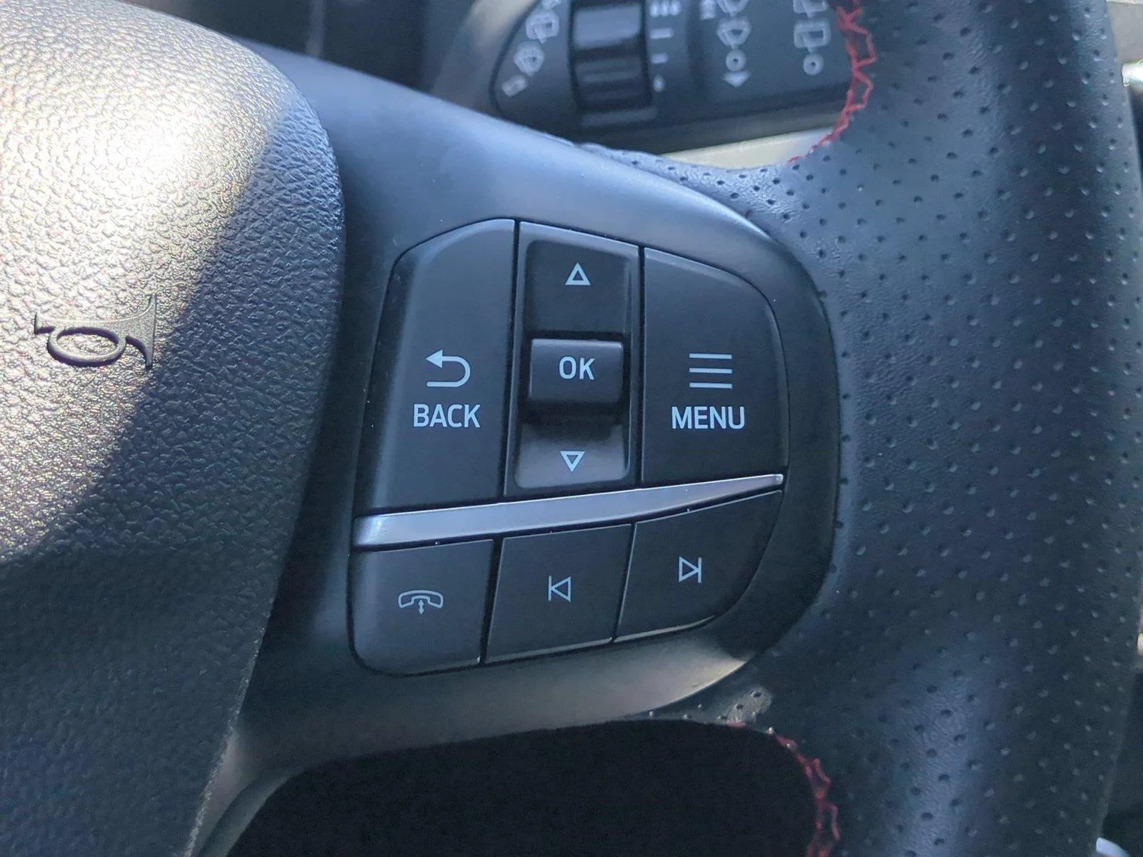 Used 2025 Agate Black Ford ST-Line Select image 21