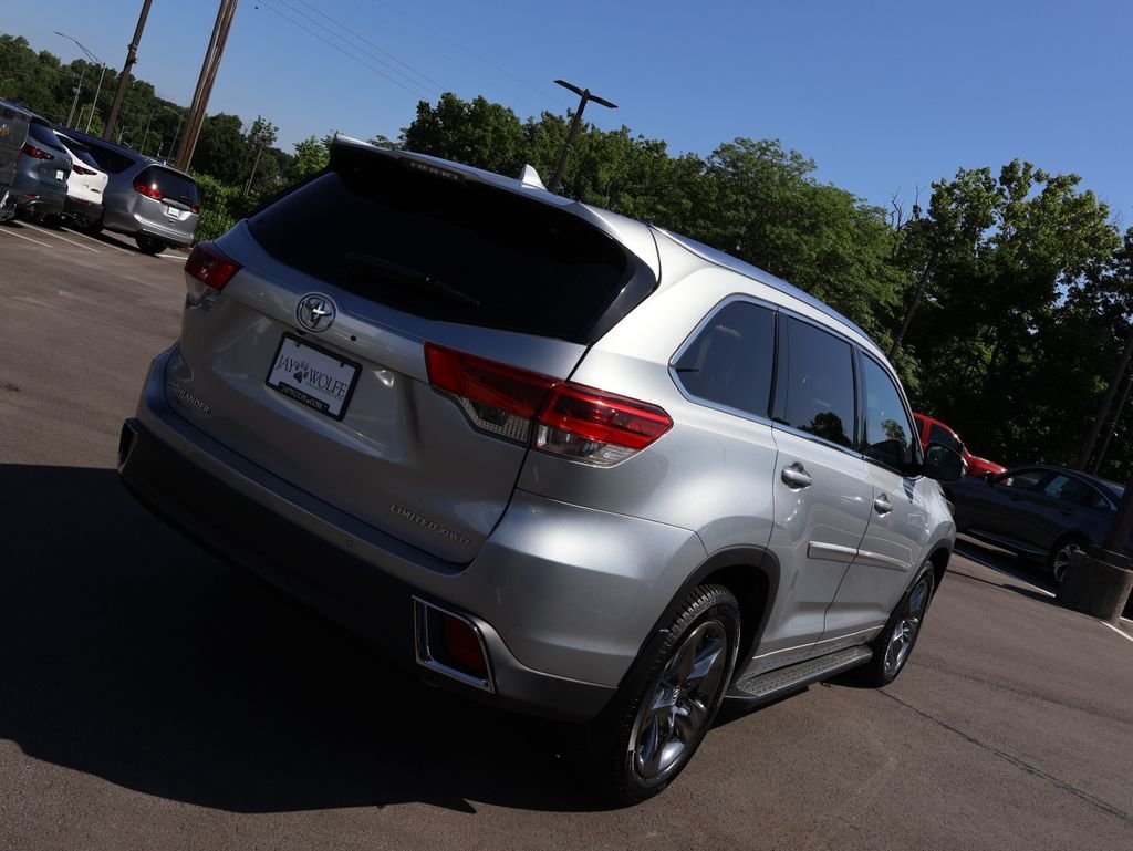 Used 2018 Silver Toyota Limited Platinum image 7